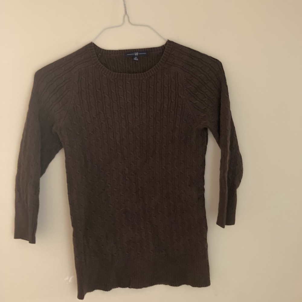Casual quarter length sleeved shirt. Size is Small.